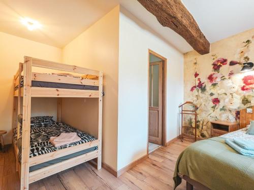 a bedroom with two bunk beds in a room at Maison rénovée au cœur du Parc naturel de la Brenne, charme authentique - FR-1-591-734 in Pouligny-Saint-Pierre