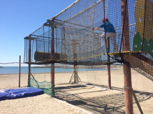 Photo de la galerie de l'établissement Appartement cosy 4 pers, 200m plage, animaux admis - FR-1-338-615, à Sète