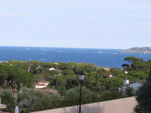 Photo de la galerie de l'établissement Villa 4 Pièces avec Piscine Privée, Sainte-Maxime - FR-1-780-94, à Sainte-Maxime