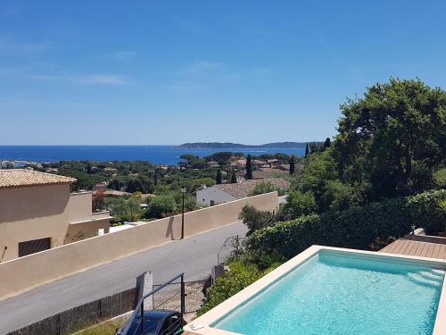 Photo de la galerie de l'établissement Villa 4 Pièces avec Piscine Privée, Sainte-Maxime - FR-1-780-94, à Sainte-Maxime