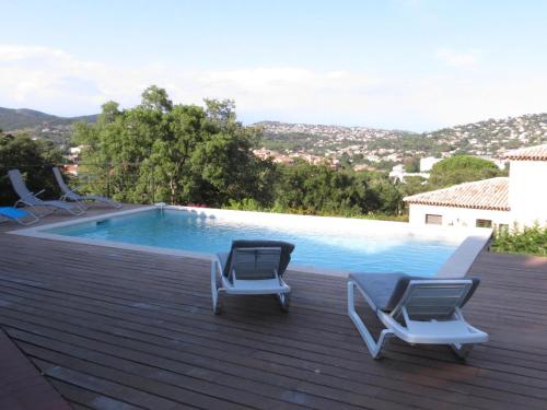 Photo de la galerie de l'établissement Villa 4 Pièces avec Piscine Privée, Sainte-Maxime - FR-1-780-94, à Sainte-Maxime
