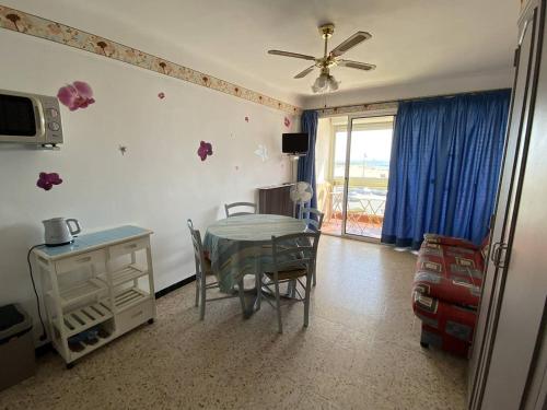 Studio front de mer équipé pour 3 personnes - FR-1-750-79