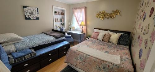 a bedroom with two beds and a desk at Jade Dragon Guest House in Deerfield