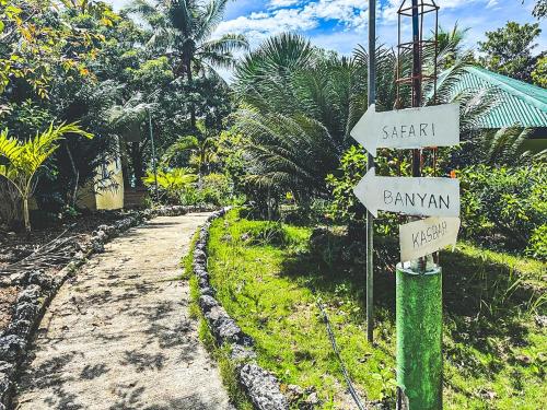 a street sign that says safari and biryani at ZHANG RESORT and DIVE CENTER in Daanbantayan