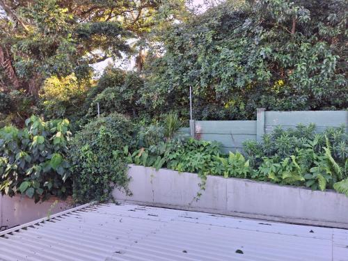 Κήπος έξω από το Garden Facing Upstairs En-Suite Bedroom In Main House