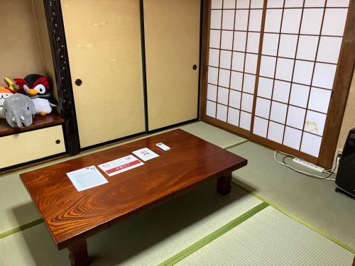 Postel nebo postele na pokoji v ubytování 芦原温泉駅から徒歩5分の1棟貸切民泊 最低限芦原温泉駅前