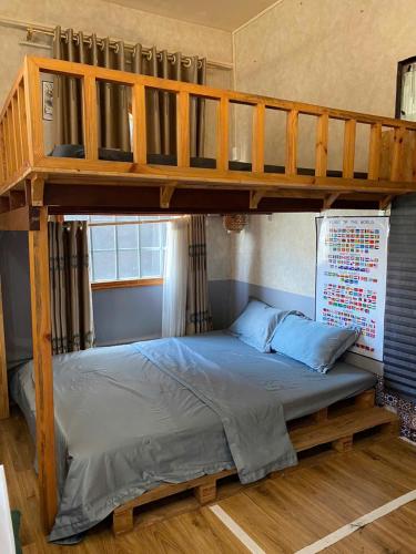 Ένα ή περισσότερα κρεβάτια σε δωμάτιο στο DaisyHome-702BNearBenThanhMarketD1