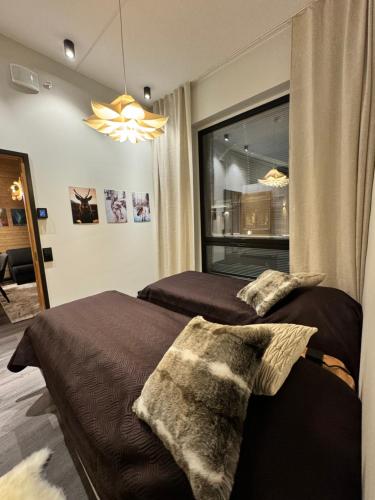 Ένα ή περισσότερα κρεβάτια σε δωμάτιο στο Luxury apartment with private jacuzzi in Levi!