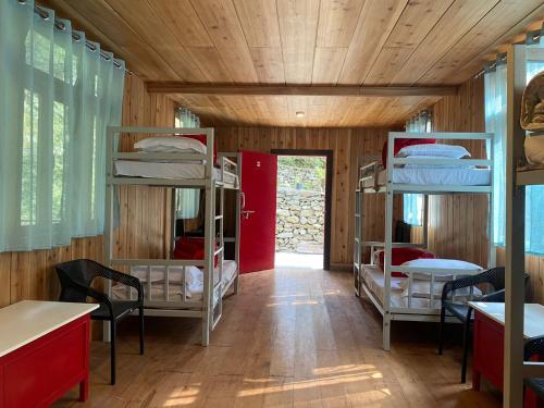 Postel nebo postele na pokoji v ubytování Lenzila Retreat