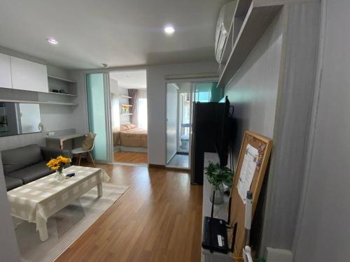 a living room with a couch and a table at Stunning Condo - BTS On Nut - Pool, Gym, Wi-Fi in Bangkok