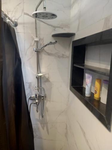 a bathroom with a shower with a shower head at شاليه فندقي هلنان بورفؤادHelnan Hotel Chalet in Port Fouad, Port Said in Chantier Island