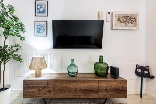 Televízia a/alebo spoločenská miestnosť v ubytovaní Sea & Wave Nuño Apartment