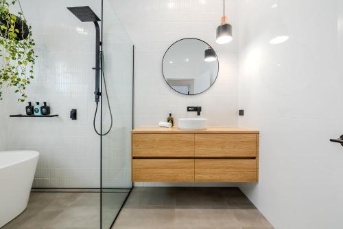 a bathroom with a sink and a mirror at Driftaway, Albany in Albany