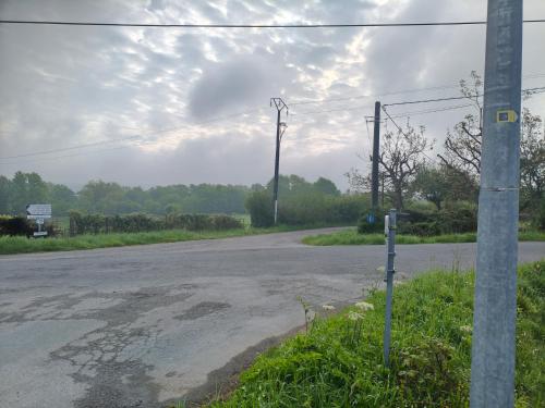 an empty road with a pole on the side of it at Gîte Se Sentir Libre in Crozant