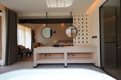 Gambar di galeri bagi Shaxi Fengyasong Village Hotel di Diannan