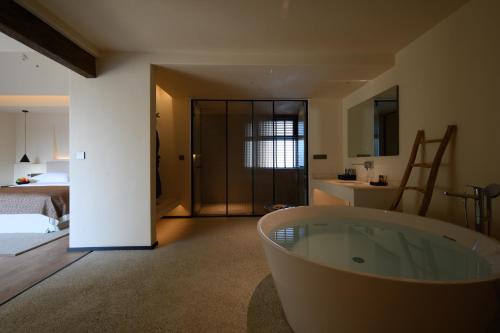 Gambar di galeri bagi Shaxi Fengyasong Village Hotel di Diannan