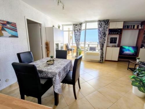 Sky view and sunny by CASAS COCODRILO