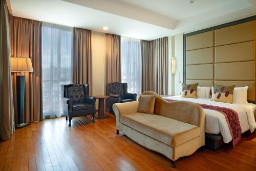Postel nebo postele na pokoji v ubytování Nagoya Hill Hotel Batam