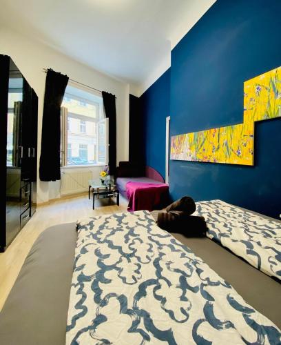 Postel nebo postele na pokoji v ubytování Elegant 1BR Apartment by Danube River Premium Stay