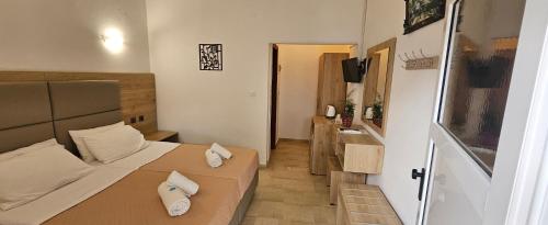 A bed or beds in a room at Pension Nychterida