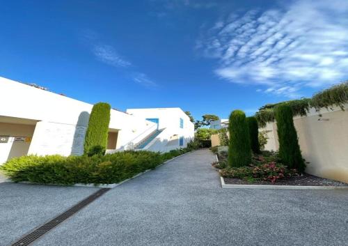 Domaine Blue Park 2 pièces, piscine, jardin privé, climatisation, parking et vue