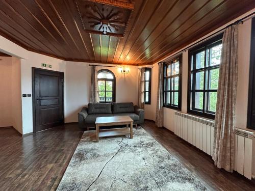 Ruang duduk di Rhodopes Legends