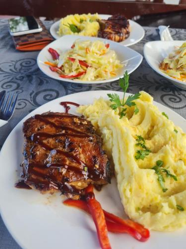 Afbeelding uit fotogalerij van DENY INN Funland in Zărneşti