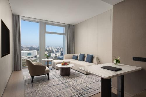 Χώρος καθιστικού στο Crowne Plaza Jingmen by IHG
