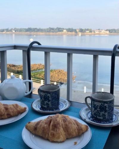 Photo de la galerie de l'établissement T2 avec vue mer exceptionnelle, à Bénodet