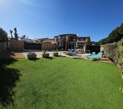 Maison tout confort 4 ch 8p domaine privé avec piscines, et plage à 10 min à pied