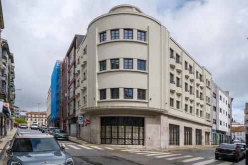 Art Deco 32 Luxury 2BR Apartment Downtown Metro AC