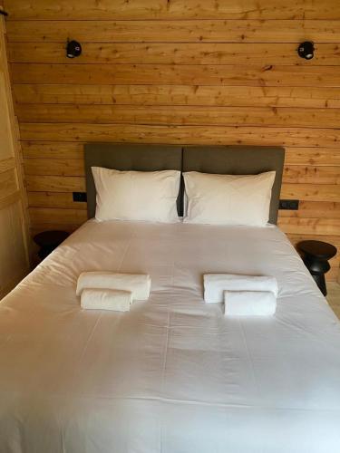 Postel nebo postele na pokoji v ubytování Les Cabanes du Moulin de l'Ortille & SPA
