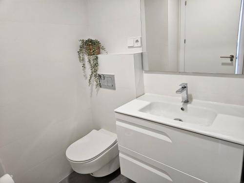 Ένα μπάνιο στο Modern penthouse Magnolia with 80m2 top veranda