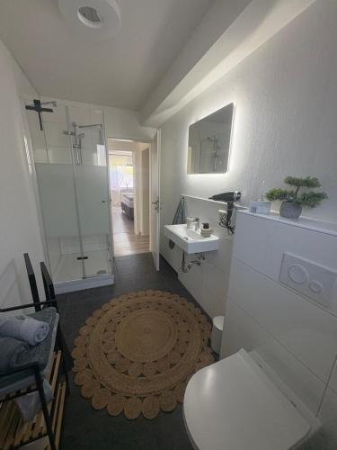 Ένα μπάνιο στο Alaras Apartment