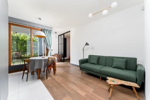 Jesionowa Homely Apartment with Garden by BookingHost