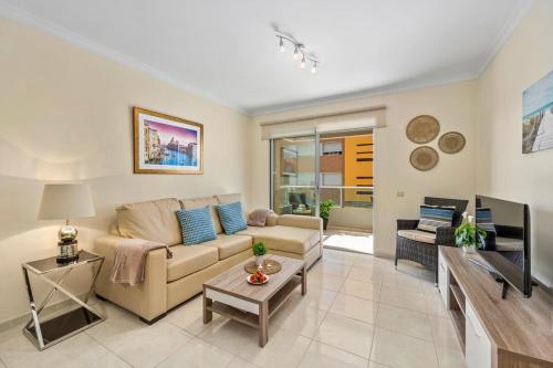 Pool with Beach 10' Away - Comfort and Tranquility