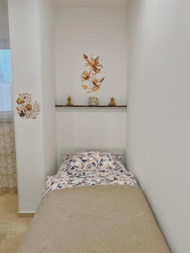 Ένα ή περισσότερα κρεβάτια σε δωμάτιο στο Apartment M&M Izola