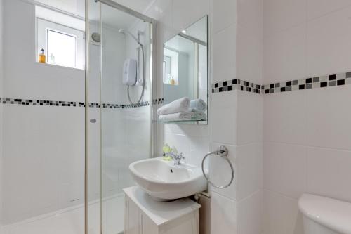 Koupelna v ubytování Pass the Keys Stylish and modern apartment