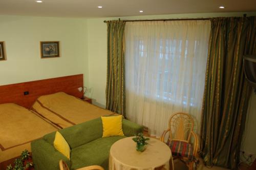 A bed or beds in a room at Country Club La Mesteceni