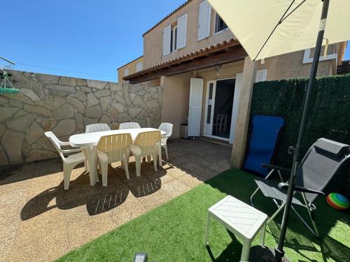 maison 4 personnes avec piscine, mer 200m à pieds