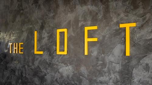 a yellow sign that says the end on a wall at LOFT 2-room in Frastanz