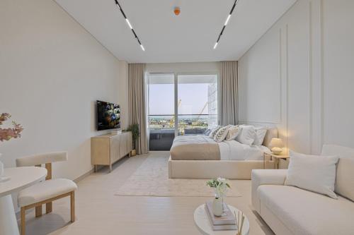 Daniels Studio at Marasi Drive with Canal View