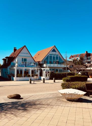 a large building with a large building at Maris Ferienwohnung Nr 48 OG mit Balkon und Meerblick in Scharbeutz
