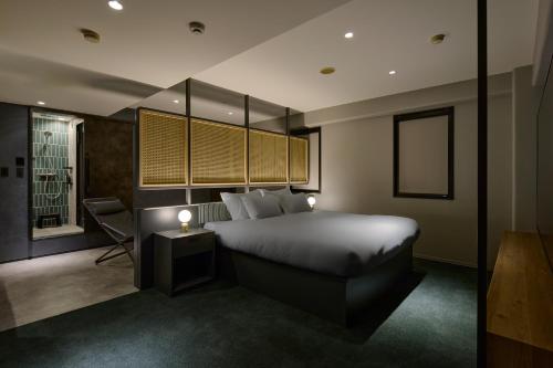 Katil atau katil-katil dalam bilik di BASE LAYER HOTEL Nagoya Nishiki
