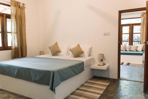 Postel nebo postele na pokoji v ubytování Podi Beach House Mawella