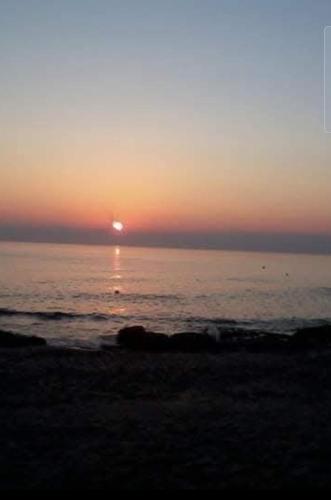 a sunset over the ocean with the sun setting at nuovi appartamenti dai pescatori in Savelletri di Fasano