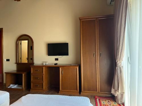 Μια τηλεόραση ή/και κέντρο ψυχαγωγίας στο B Boutique Hotel