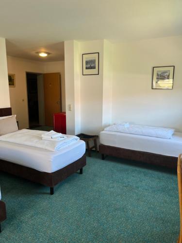a hotel room with two beds in a room at Hotel Rosengarten in Frankfurt/Oder