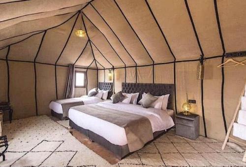 Кровать или кровати в номере Merzouga Sardegna Luxury Camp