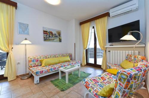 Stylish flat with pool access and fully equipped spaces